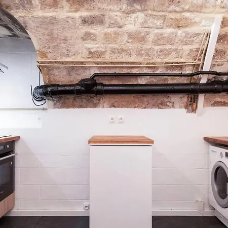 2 Lyonnais Apartment *