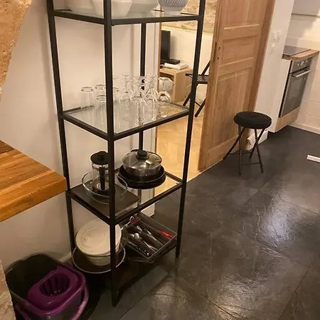 2 Lyonnais Apartment *