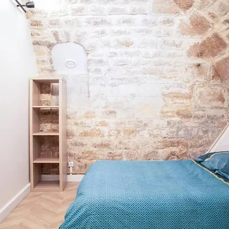 2 Lyonnais Apartment *